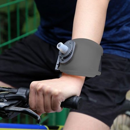 Håndholdt vandflaske til løb, 200 ml cykelvandflaske med justerbar håndledsrem, genanvendelig lækagesikker silikone sportsdrikkeflaske