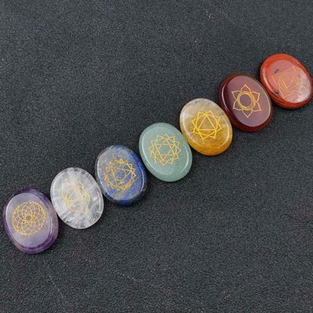 7st Chakrastenar Med Graverade Chakrasymboler Heminredning