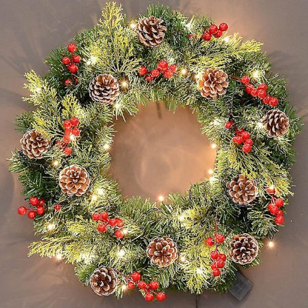 Kunstig julekrans med blandede dekorationer og formonterede hvide LED-lys DB