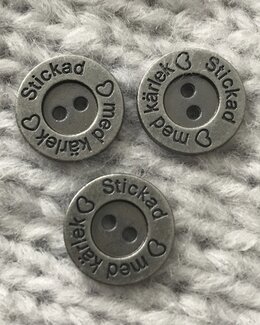 Metallknapp Stickad med Kärlek 15 mm