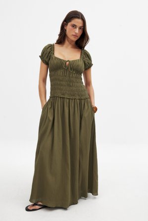 NA-KD - Maxikjole med korte ermer og smock - Smock kjoler - Grønn - EU 32