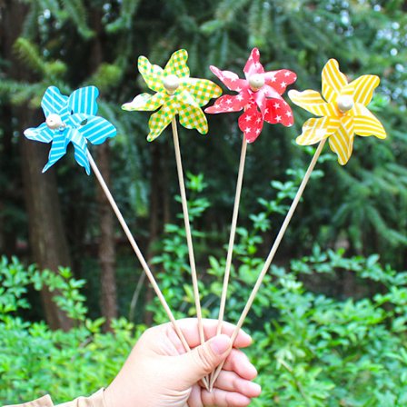 Kukka-aiheinen tuulimylly, 4 moniväristä tuuliturbiinia puutarhaan,