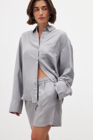 NA-KD Vida shorts i viskos med mellanhög midja - Sommarset - Grå - EU 36