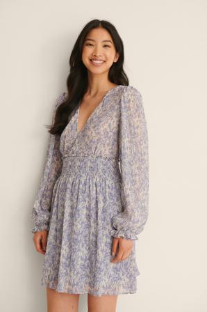 NA-KD Boho Strukturiertes Kleid mit Kitteldetail - Gesmokte Kleider - Flower - EU 34