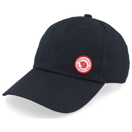 Fjällräven - Svart unconstructed Keps - Logo Cap Black Dad Cap @ Hatstore