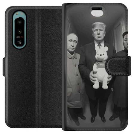 Kompatibelt Plånboksfodral till Sony Sony Xperia 5 IV Svartvit konstbild med surrealistisk politisk symbolik och oväntad kontrast, provokativ modern