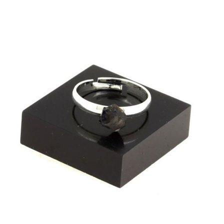 Stenar och mineraler. Silverpläterad rå safirring. 7,35 cent. Justerbar storlek.