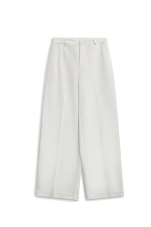 Reign Tailored Extra Wide White M
