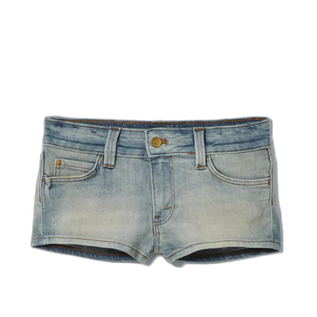 Ljusblåa jeansshorts med låg midja