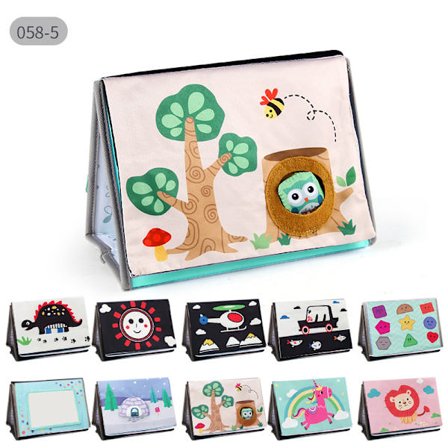 Dette sensoriske legetøj til babyer har et spejl og raslende sider, perfekt til leg på maven.