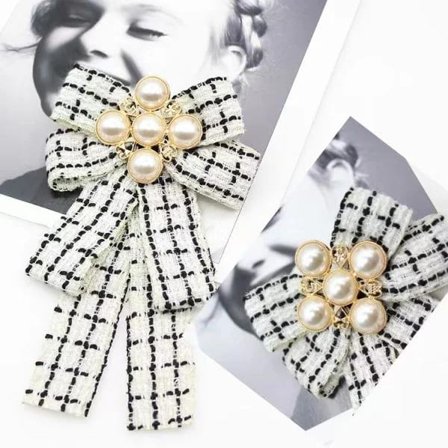 Klassisk rutete trykt sløyfebrosje lerret perleflue