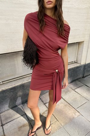 NA-KD Buckle Detail Draped Mini Dress - Draperede kjoler - Rød - L