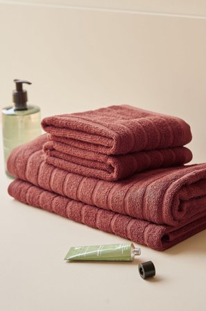 &Home - Frottéset Day 4 delar - Röd - Handdukar - Från Homeroom