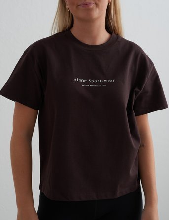aim ́n Serif Boxy T-Shirt - Brown - S