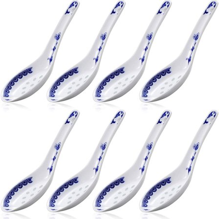 8 stk. keramiske suppeskeer i kinesisk stil, blåt og hvidt porcelæn, mønstrede bestik