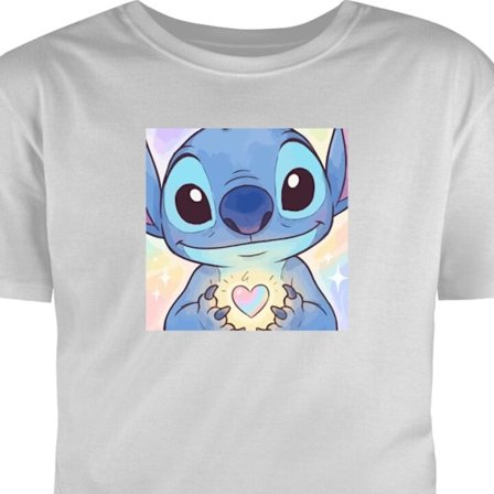 T-Shirt Suloinen sininen fantasia-olio, jolla on suuret kiiltävät silmät, jotka pitävät hohtavan sydämen sateenkaaritaustaa vasten pehmeässä k