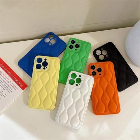 iPhone 13 Pro polstret deksel i trendy farger brodert mønster White one size