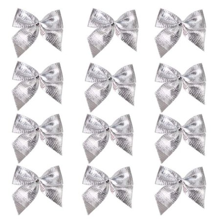 12 små julepynt i form av sølvrosetter