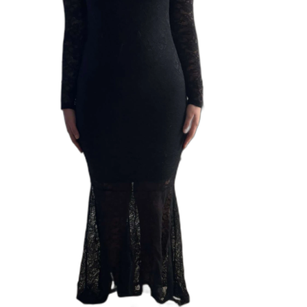 Svart spetsklänning med öppen rygg