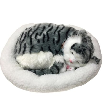Søt Simulert Sovende Katt/Hund Plysjdukke Med Rede Pustende Fluffy Katt/Hund -t