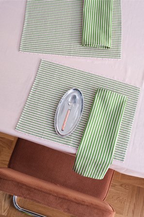 Jotex - Bordmatte Med 2-pakk Serviett Med 2-pakk Grønn/rosa - FRIDOLIN - Kjøp Bordbrikker hos Jotex