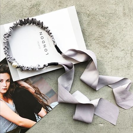 Ny frisyretiara med sløyfeperler med båndknute