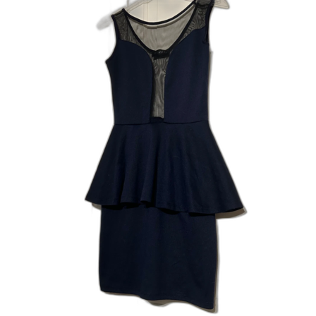 Mörkblå klänning från Club L