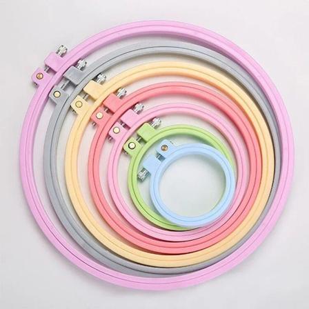 1Pc Broderi Hoops 7-25Cm Runda Kors Stygn Rack Plast Broderier Hoop Ram För Diy Kors Syverktyg För Sydfartyg random color Outer diameter 25cm