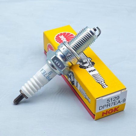 Original Motorsykkel Tennplugg DPR7EA-9 5129 Passer til Yamaha MT01 Midnight Star Honda VT750 utenbordsmotor