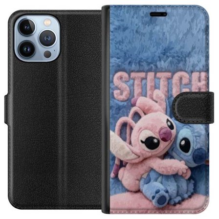 Kompatibelt Plånboksfodral till Apple Apple iPhone 13 Pro Max Söta fluffiga Stitch och Angel kramas på ett mjukt pälsigt underlag med pastellfärg