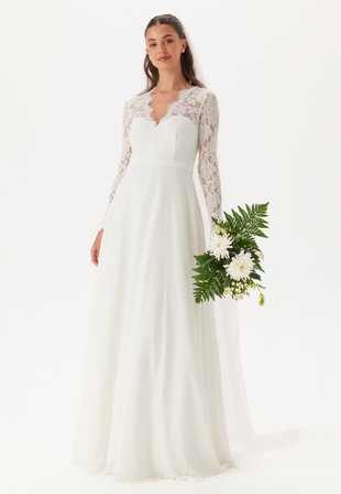 Bubbleroom Occasion - Scallop V-Neck Lace Gown - White - Kläder