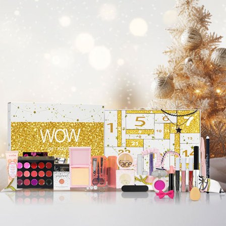 Smink-julekalender 2025: Trendy artikler og unike sminkesett i et svart og gullfarget tema.