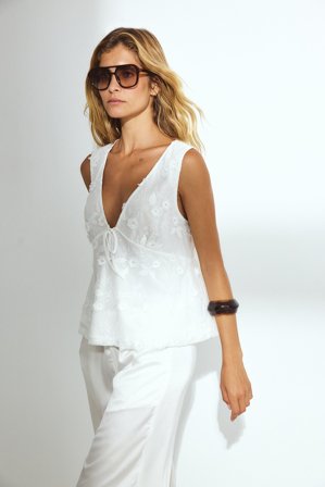 NA-KD Flowy V-neck Singlet - Sommer toppe - Hvid - M