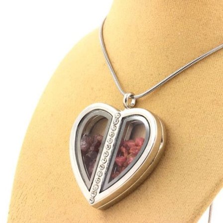 Kivet ja Mineraalit. Spinelli + raaka Rhodolite granaatti kaulakoru. Sydän malli.