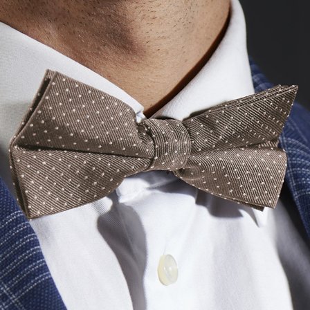 Papillon beige in seta con fantasia a pois per uomini - Papillon pre-annodati