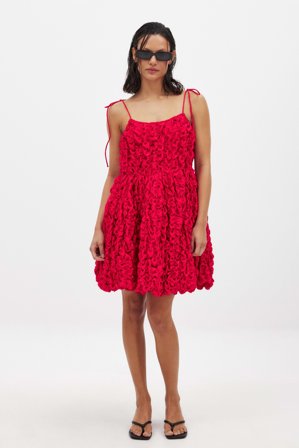 NA-KD ART Structured Flowy Mini Dress - Kjoler med smock - Rød - EU 32