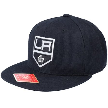 American Needle - NHL Zwart fitted Cap - Los Angeles Kings Deep Dish Black Fitted @ Hatstore