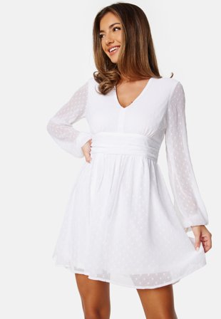 Bubbleroom Occasion - Dotted Tie Back L/S Chiffon Dress - White - Kläder