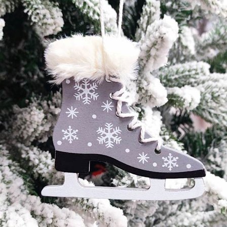 *Julepynt i tre med hulrom, julepynt Chris*