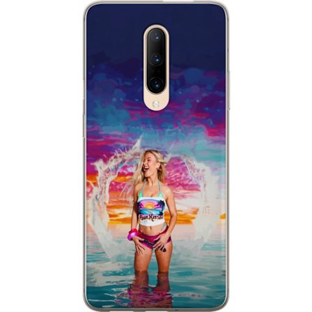 Kompatibelt Mobildeksel til OnePlus 7 Pro Blond kvinne i fargerik strandantrekk som leker i havet ved solnedgang