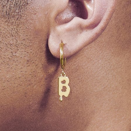 Fahrenheit | Schmelzender goldfarbener B-Initialen-Ohrring für Männer - Creolen mit Anhänger