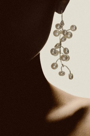 COS Women's Mismatched Cascading Freshwater Pearl Earrings in White