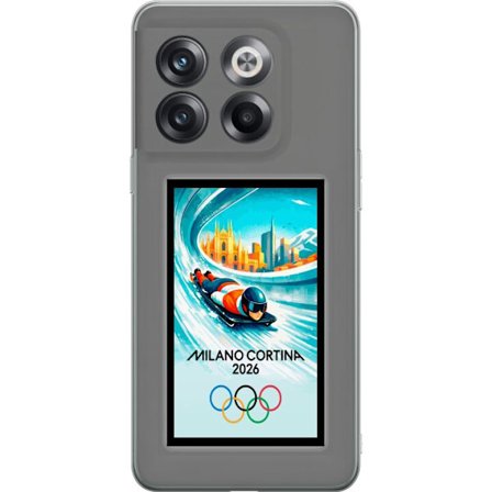 Kompatibelt Mobildeksel til OnePlus 10T Dynamisk bobslede eller skeletonkjører i iskanal med Milano Cortina 2026, bysilhuett og olympiske ringer