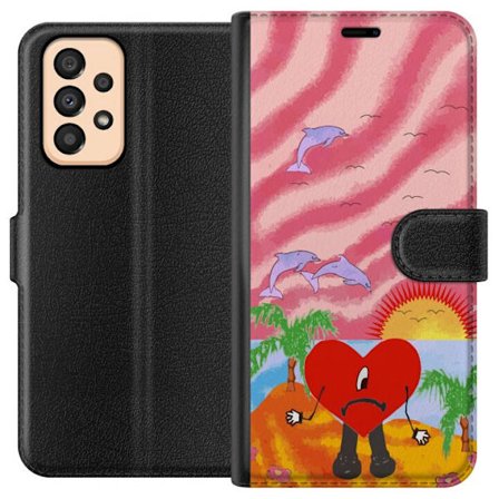 Kompatibelt Lommeboketui til Samsung Galaxy A33 5G Bad Bunny i en fargerik quiltet jakke med hjertemønster og solbriller i moderne gatestil