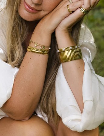 By Jolima Garda Large Elastic Bracelet - Gold - ONE SIZE