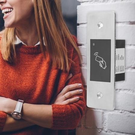 125KHZ RFID-pääsyvalvontakone IP66 vedenpitävä 3-värinen LED-ilmaisin pääkortilla