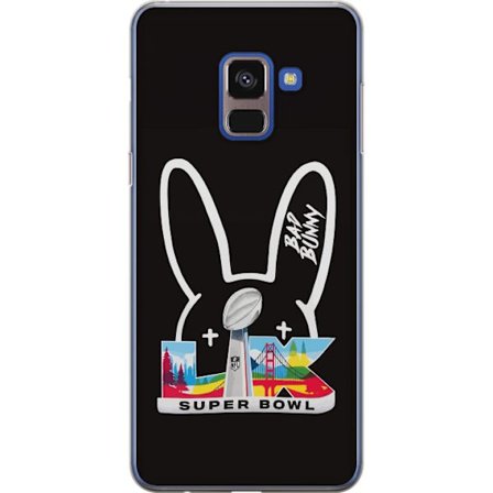 Kompatibelt Mobildeksel til Samsung Galaxy A8 (2018) Bad Bunny portrett med åpen skjorte, tatoveringer og krøllete hår i stilfull motefotografering