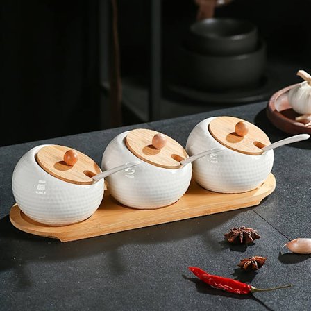 Kreativ keramisk krydderboks og krydderkrukkesett, inkludert lokk og skjeholdere, et husholdningskjøkkensett for salt, sukker og pepper.