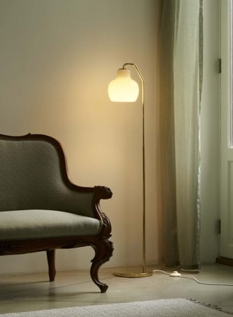 VL Ringkrone gulvlampe - messing/opal glass