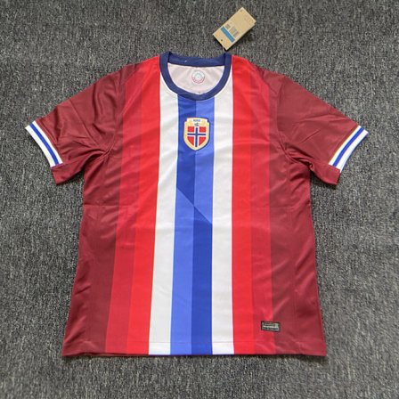 Kortermet fotballdrakt for sesongen 2425 i Norge, hurtigtørkende, ventilerende sportsklær Hjemmedrakt Home